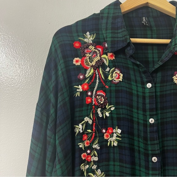 Womens XL Plaid Floral Embroidered Embellished Button Up Shirt Holiday Festive - Picture 4 of 9